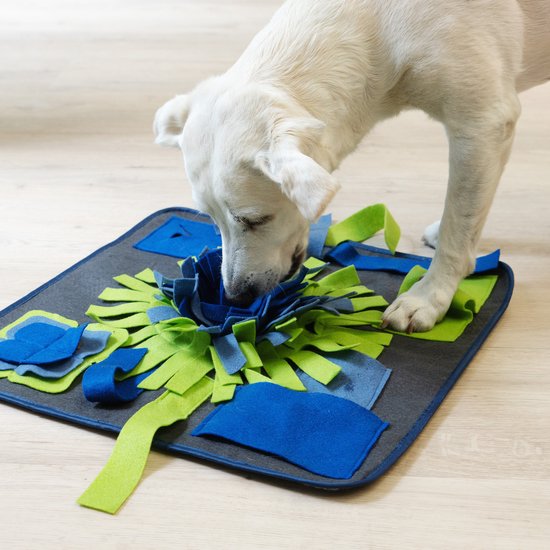Navaris snuffelmat denkspel voor honden - Snuffeltapijt voor huisdieren - 45x45 cm - Verstop brokken of snoepjes voor hond of kat - Traint de reukzin
