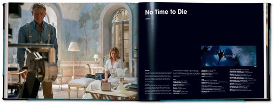 Pagina uit 'The James Bond Archives' met een scène uit 'No Time to Die' met Daniel Craig en Léa Seydoux in een interieur.