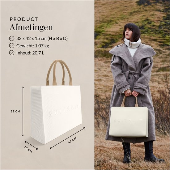 Afmetingen van de witte SUITSUIT reistas: 33x42x15cm, met model.