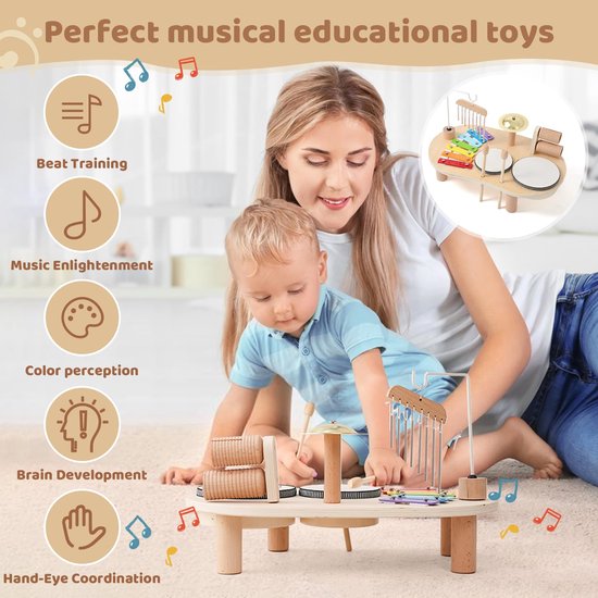 Een moeder en kind spelen met een houten muziekinstrumentenset, met iconen voor beat training, muziekverlichting en kleurperceptie.