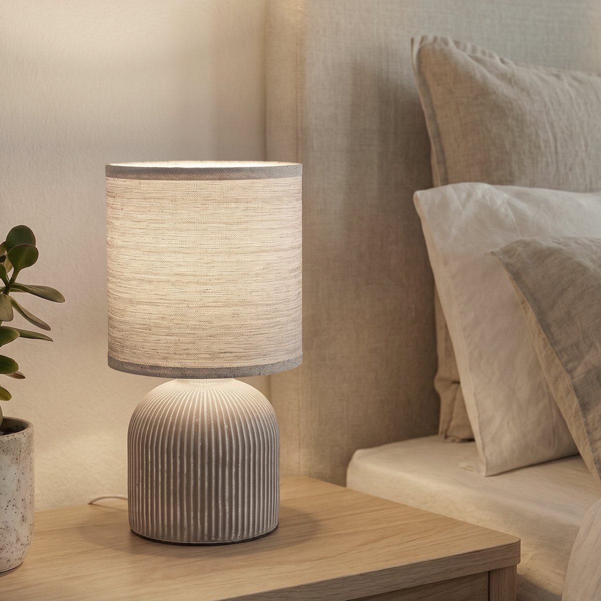 BRILONER Ino - Tafellamp slaapkamer - met stoffen kap & keramiek voet - bedlamp - tafellampje - Ø15cm x 28 cm - bruin