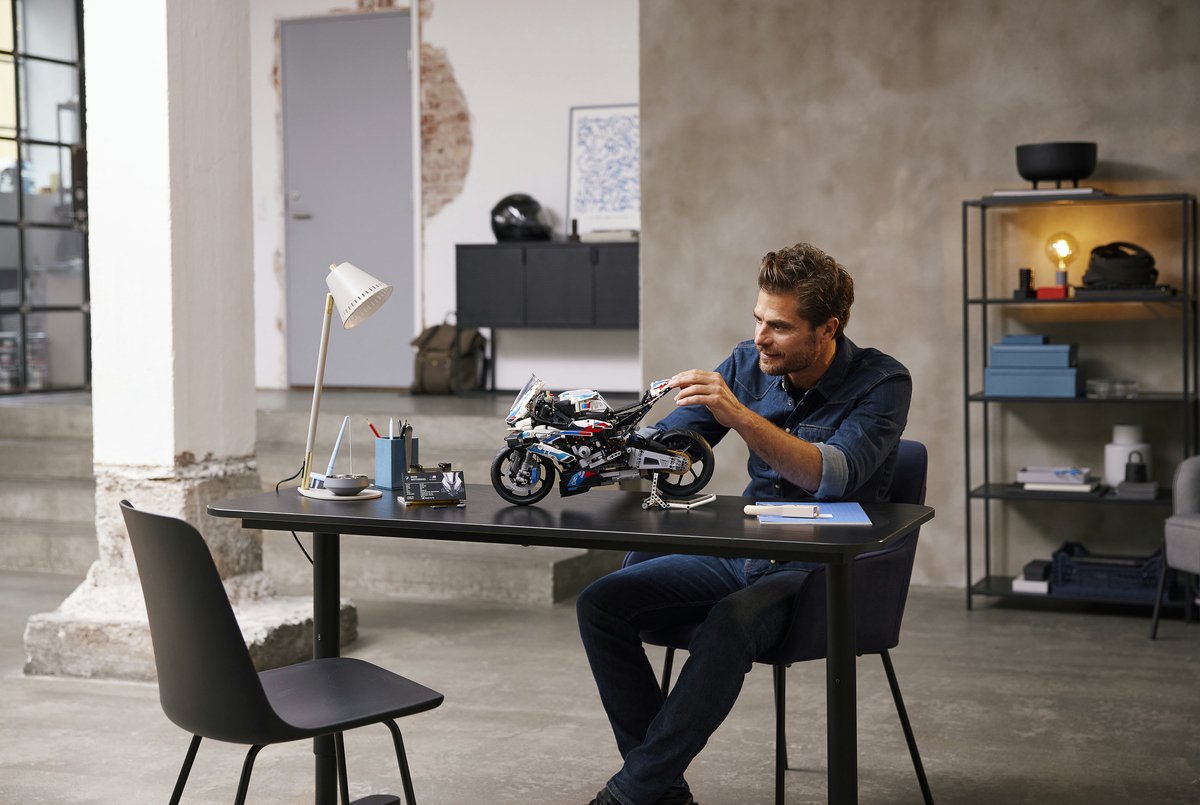 LEGO Technic BMW M 1000 RR Motor bouwbare modelbouwset - 42130 — afbeelding 22