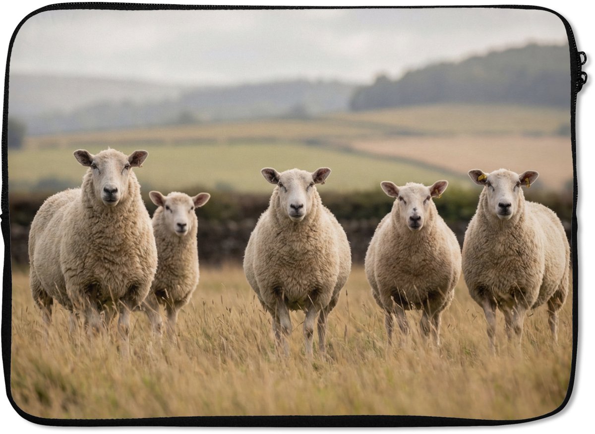 Laptophoes 13 inch - Schapen - Weidenlandschap - Heuvels - Laptop sleeve - Binnenmaat 32x22,5 cm - Zwarte achterkant