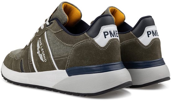 Achterkant van groene PME Legend sneakers met 'PME' op de witte hielcup en donkerblauwe accenten.