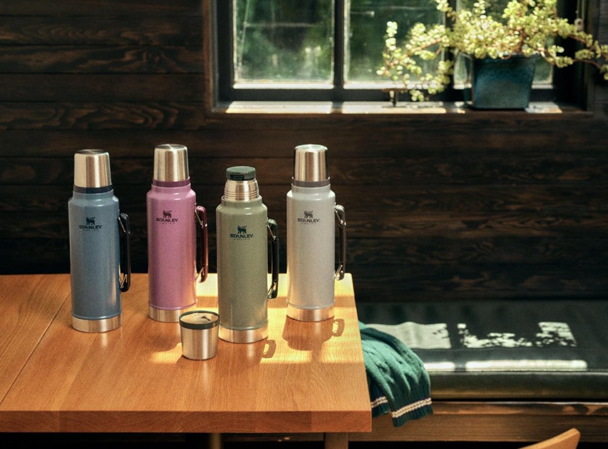 Stanley Classic Legendary Thermosfles (1.4L) met Handvat – RVS Vacuümfles met Bekerdeksel – Lekvrij – Houdt Drank 24u Warm/Koud – BPA-vrij – Hammertone Lilac – foto 2