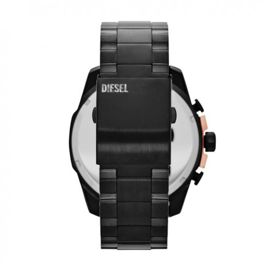 Sluiting van de metalen band van een zwart Diesel horloge.