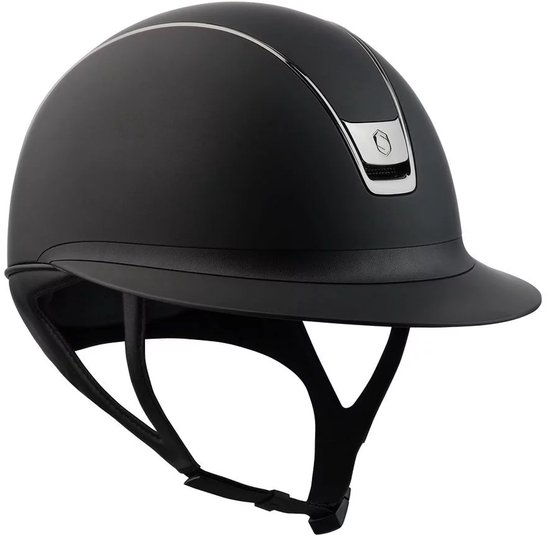 Matzwarte Samshield helm met zilveren rand en ventilatierooster.