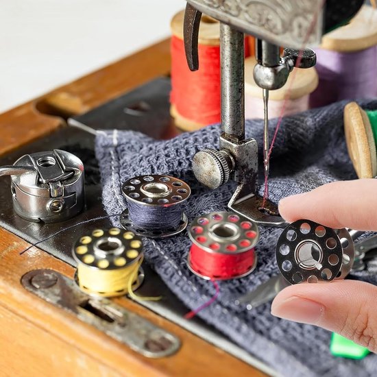 36 Stuks Metalen Spoelen voor Naaimachines met Transparante Opbergdoos, Universeel Compatibel, Naaigerei voor DIY en Creatieve Projecten — afbeelding 4