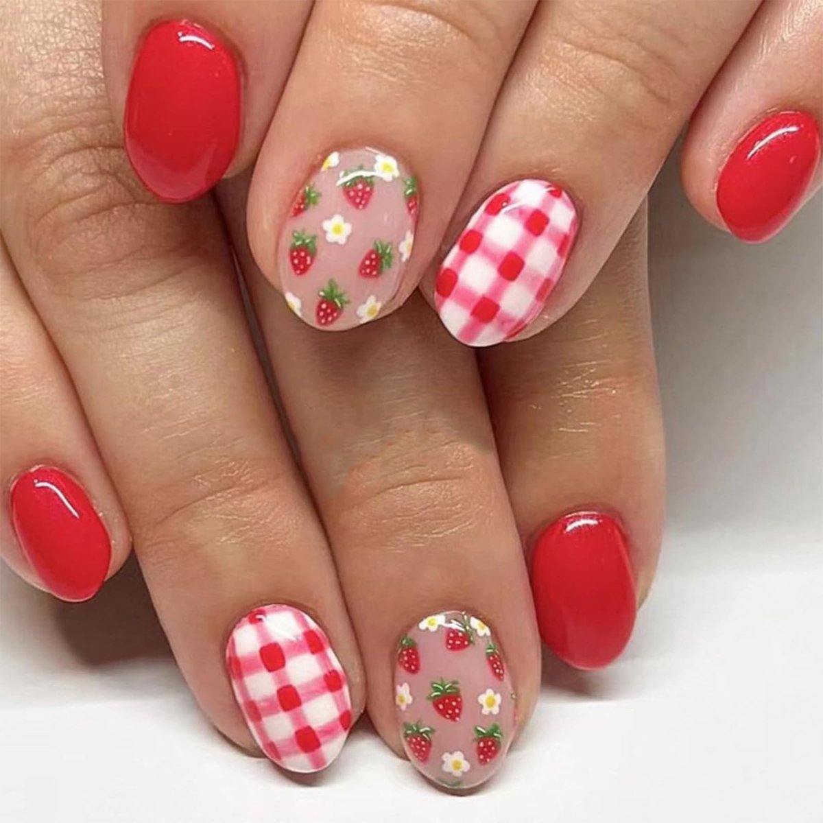 Dailygoods - Schattige Rode Aardbei Acrylnagels met Lijm