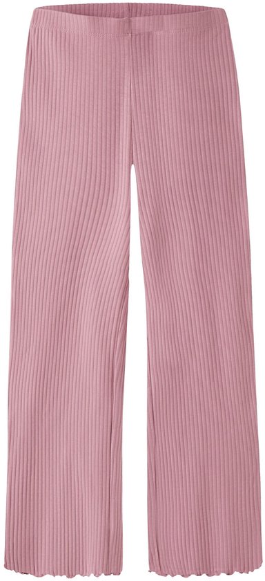 Roze gebreide broek met fijne ribbels, wijde pijpen en rafelige zoom.