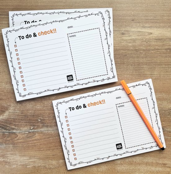 Twee stuks To do & check!! notitieblokken op houten ondergrond, één met oranje stift.