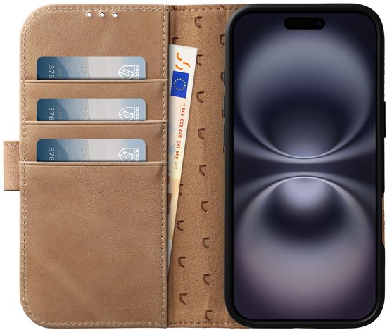 Lichtbruin lederen telefoonhoesje in boekstijl, open, met pasjeshouder en bankbiljet, en de telefoon.