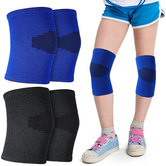 Twee paar kniebeschermers, één paar blauw en één paar zwart, met verstevigd kniegedeelte.