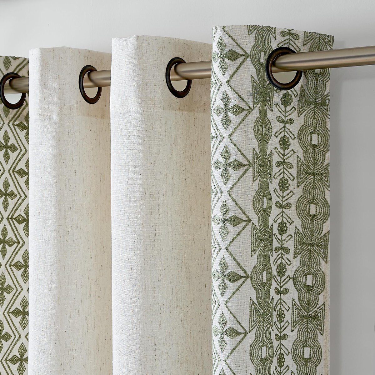 Dailygoods- Gordijnen Semi-doorzichtig - Geometrische Borduur - 2 Stuks - 140B x 245H cm - Metalen Oogjes - Comfortabele Raamdecoratie