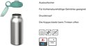 Zilverkleurige drinkfles met turquoise flessendop. Tekst: lekdicht, voor koolzuurhoudende dranken, drukknop, de dop blijft open.