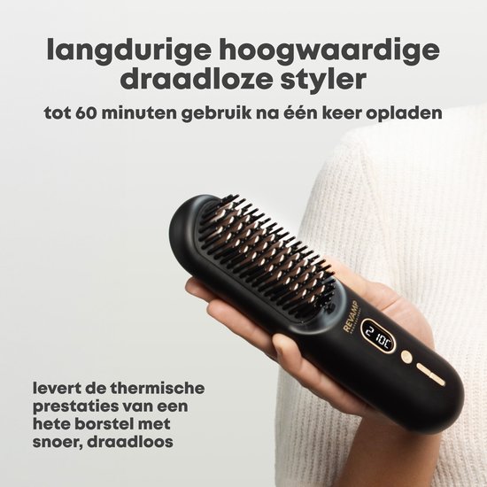 Een zwarte draadloze stijlbortsel met gouden tanden, vastgehouden in een hand.