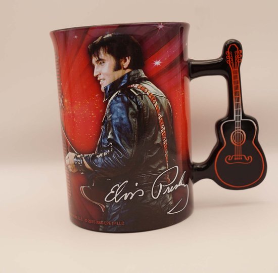 Elvis Presley met leren jack op rood mok met handvat van een gitaar - Mok van Elvis Presley - Mok met handvat gitaar - grote drinkbeker - official license koffiebeker van Elvis Presley
