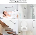 Toepassingen: bad, douche, toilet, trap. Een vrouw ontspant in bad.