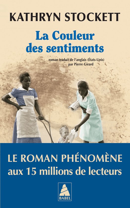 Boekcover met de titel 'La Couleur des sentiments' van Kathryn Stockett, met twee vrouwen in verpleegstersuniformen en een baby.