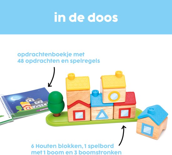 Inhoud van 'Stapel Dorp': houten blokken, spelbord met boom en opdrachtenboekje.
