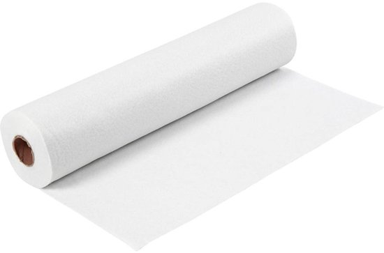 Un rouleau de feutrine blanche pour loisirs créatifs avec un noyau en carton.