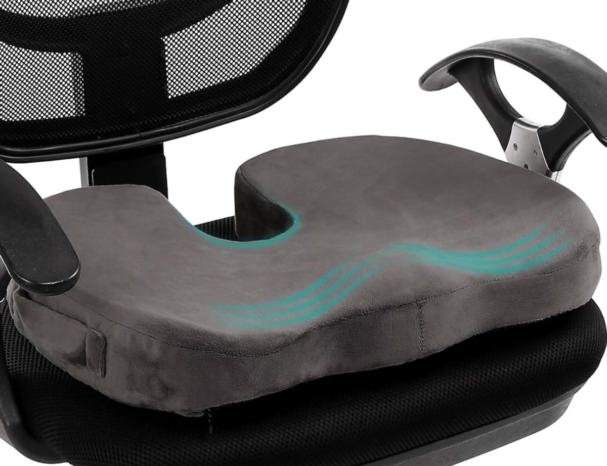 Gelkussen met Handvat en Verborgen Rits - Gel Zitkussen - Gelkussen Zitten - Stuitkussen - Wigkussen - Stoelkussen - Orthopedisch - Traagschuim Kussen - 44 x 34 x 7 cm - Grijs - van Imperatoris
