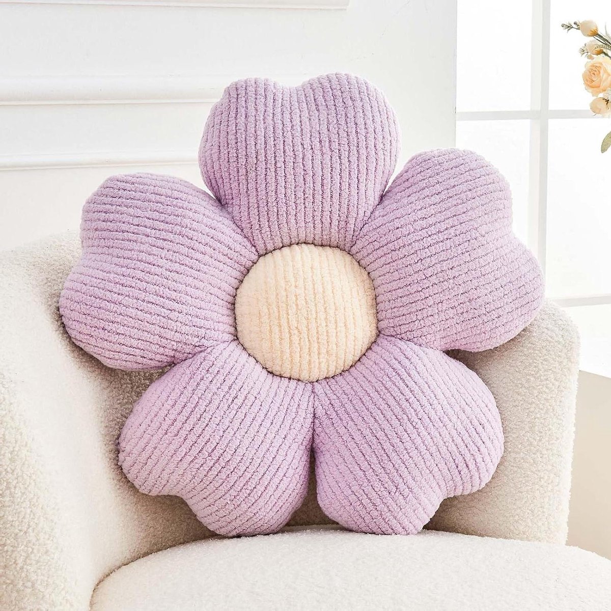 Bloemkussen - Sierkussen bloem - Decoratie kamer - Zacht pluche materiaal - 35 cm - Paars