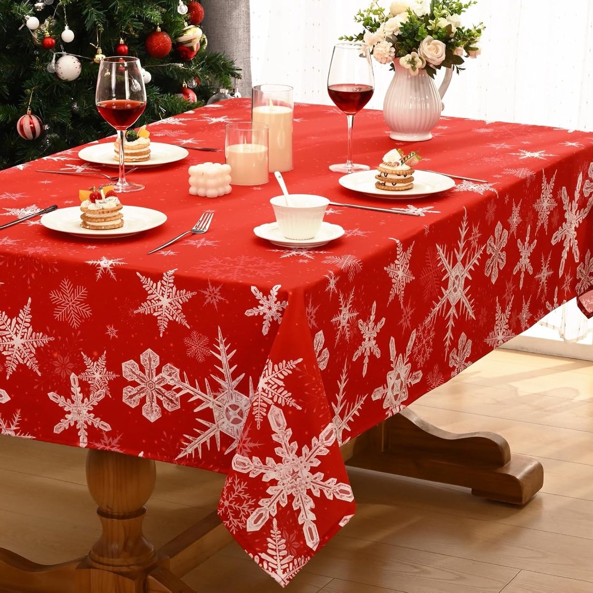 Kerst Tafelkleed Rood met Sneeuwvlokken, Waterafstotend en Afwasbaar, Perfect voor Winterfeesten en Decoratie, 140 x 200 cm
