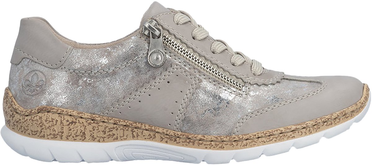 Sneakers met veters