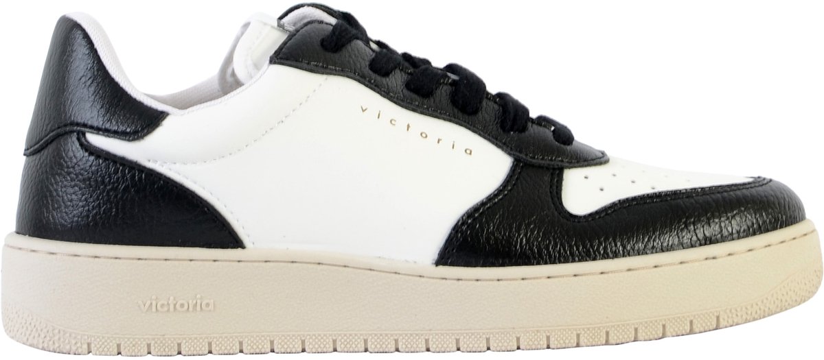 Sneakers met veters