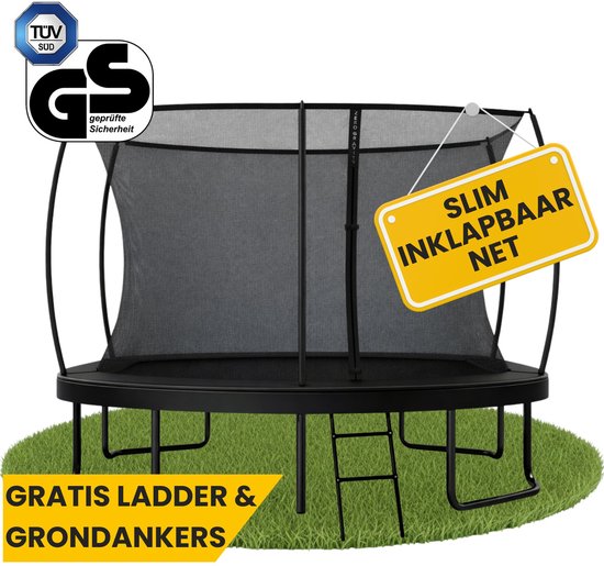 Zwarte trampoline met TÜV SÜD GS-keurmerk, ladder en grondankers. Een geel bordje met 'SLIM INKLAPBAAR NET'.