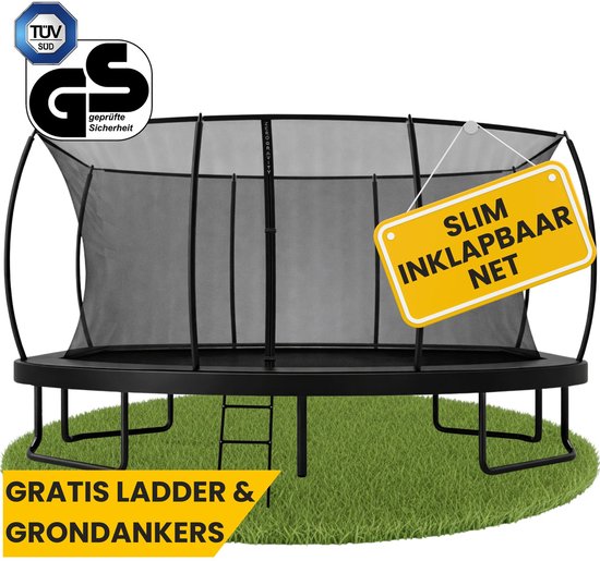 Zwarte trampoline met TÜV GS-certificering op gras. Geclaimde gratis ladder en grondankers. Met tekst 'Slim inklapbaar net'.