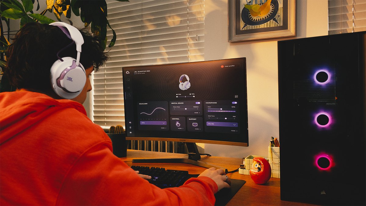 JBL Quantum 650 - Draadloze Gaming & Multitask Headset - 2.4 GHz & Bluetooth - Lage Latency - 50 Uur Batterij - JBL Quantum Engine Software - Over-ear - Grijs Oranje thumbnail 4