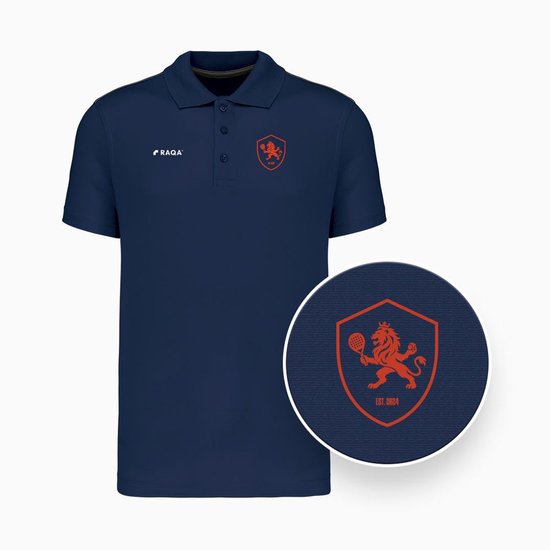Polo bleu marine avec logo orange. Détail d'un lion orange tenant une raquette de padel.