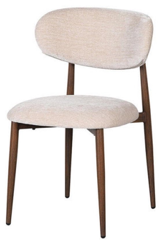 Chaise beige élégante avec un dossier incurvé et des pieds fins en bois.