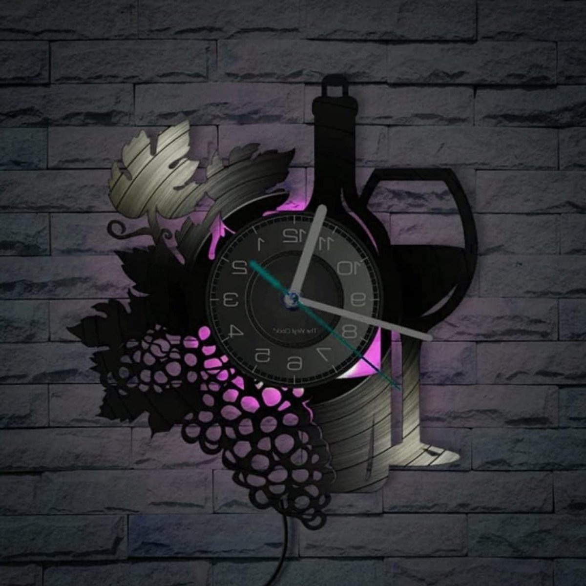 Vintage Wandklok met Druivenwijn Motief - Perfect als Cadeau voor Bar, Restaurant en Thuisdecoratie met Verlichting