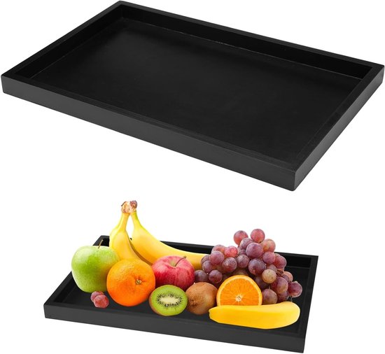 Zwart rechthoekig dienblad met een close-up van fruit zoals appels, bananen, druiven, sinaasappels en kiwi's.