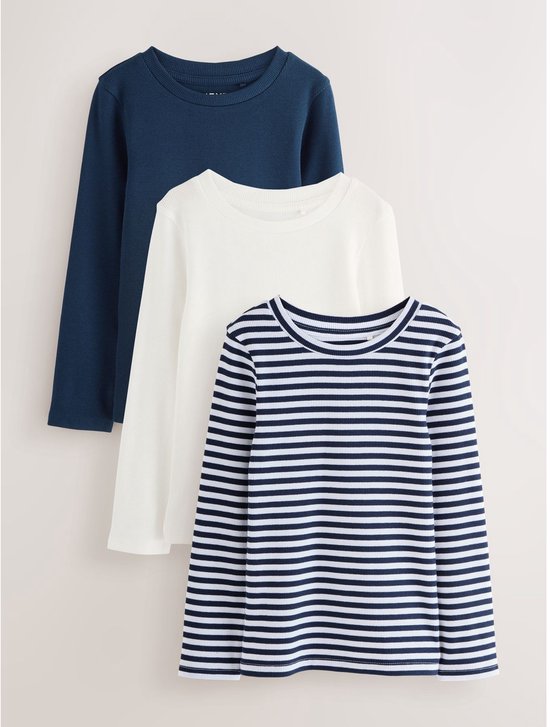 Drie longsleeves: één donkerblauwe, één witte en één gestreepte blauw-wit.