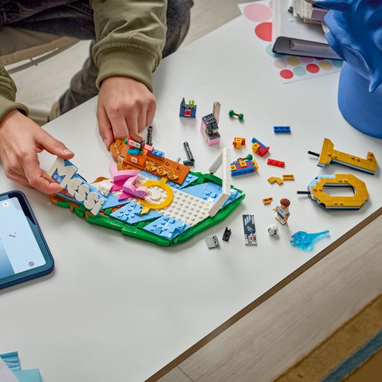 LEGO Editions Lionel Messi – Moments de Football Ensemble de Construction et Décoration de Chambre d'Enfant - 43011