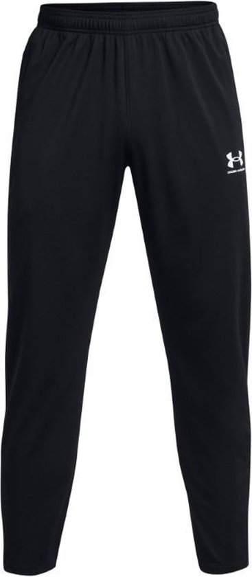 Zwarte Under Armour joggingbroek met wit logo op de linkerheup.