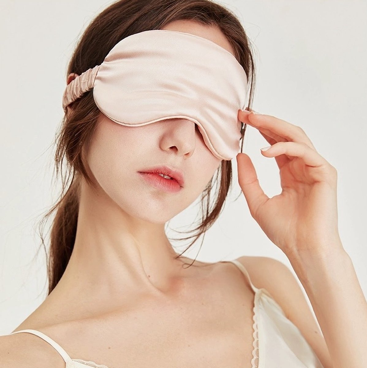 Luxe Oversized Zijde Slaapmasker 22 Momme – Champangne - 100% Mulberry Silk – Extra Groot & Lichtdicht – Perfect Cadeau (Gift) – Ideaal voor Reizen & Thuisgebruik