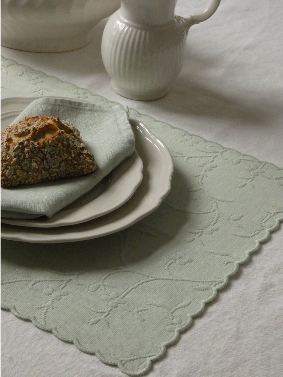 Placemat / Onderlegger | Flora - Muntgroen - Luxe Jacquard Katoen - Set van 4 - Scallop Rand - 40x50 cm