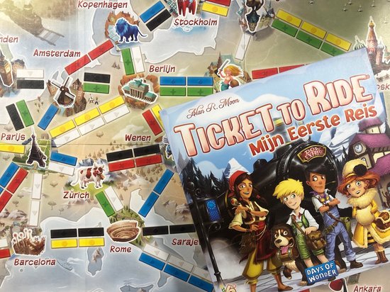 Doos van Ticket to Ride: Mijn Eerste Reis op een speelbord met Europese steden en treintjes.