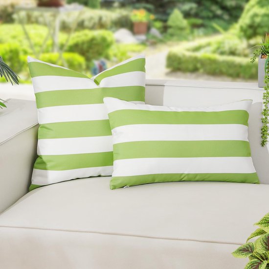 Kussen Vogel in de kleur old green met details in oker geel