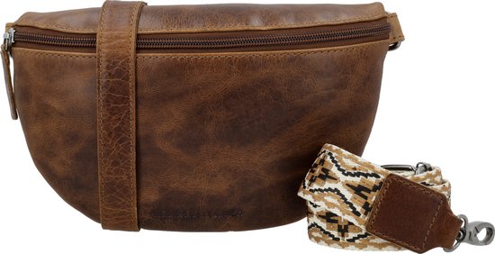 Sac banane en cuir marron avec fermeture éclair et une bandoulière tendance et colorée.