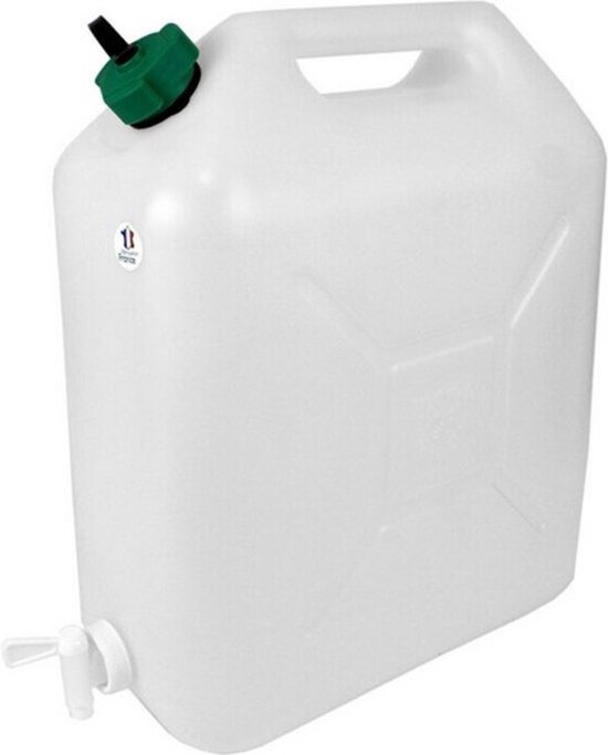 Witte jerrycan met groene dop en wit kraantje. Met Franse vlag sticker.