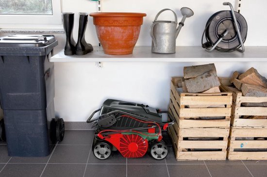 Bosch UniversalVerticut 1100 Verticuteermachine - op snoer - 1100 W - 32 cm maaibreedte - Met 50 liter opvangbak