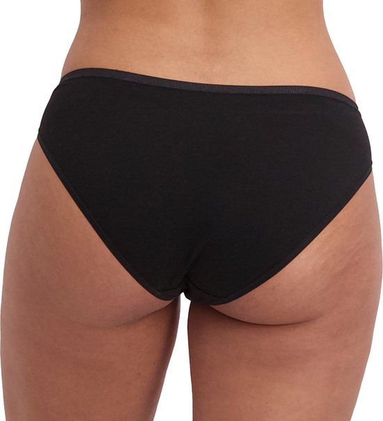 Achterkant van een zwarte slip met een elastische tailleband.
