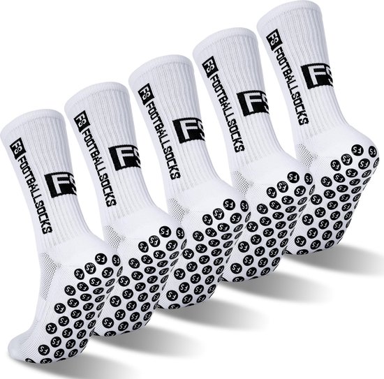 Cinq chaussettes de sport blanches avec inscription noire 'FS FOOTBALL SOCKS' et picots antidérapants sur la semelle.