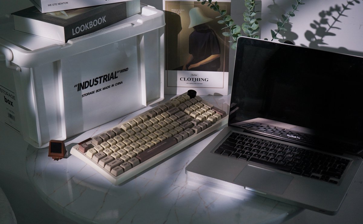 EPOMAKER RT100 - Retro White - Mechanisch Draadloos Toetsenbord - 95% - QWERTY - Retro Mechanical Keyboard met Draaiknop en Mini Scherm - Flamingo Switch thumbnail 6